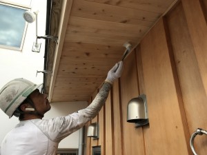 液体ガラス塗料1回目施工中